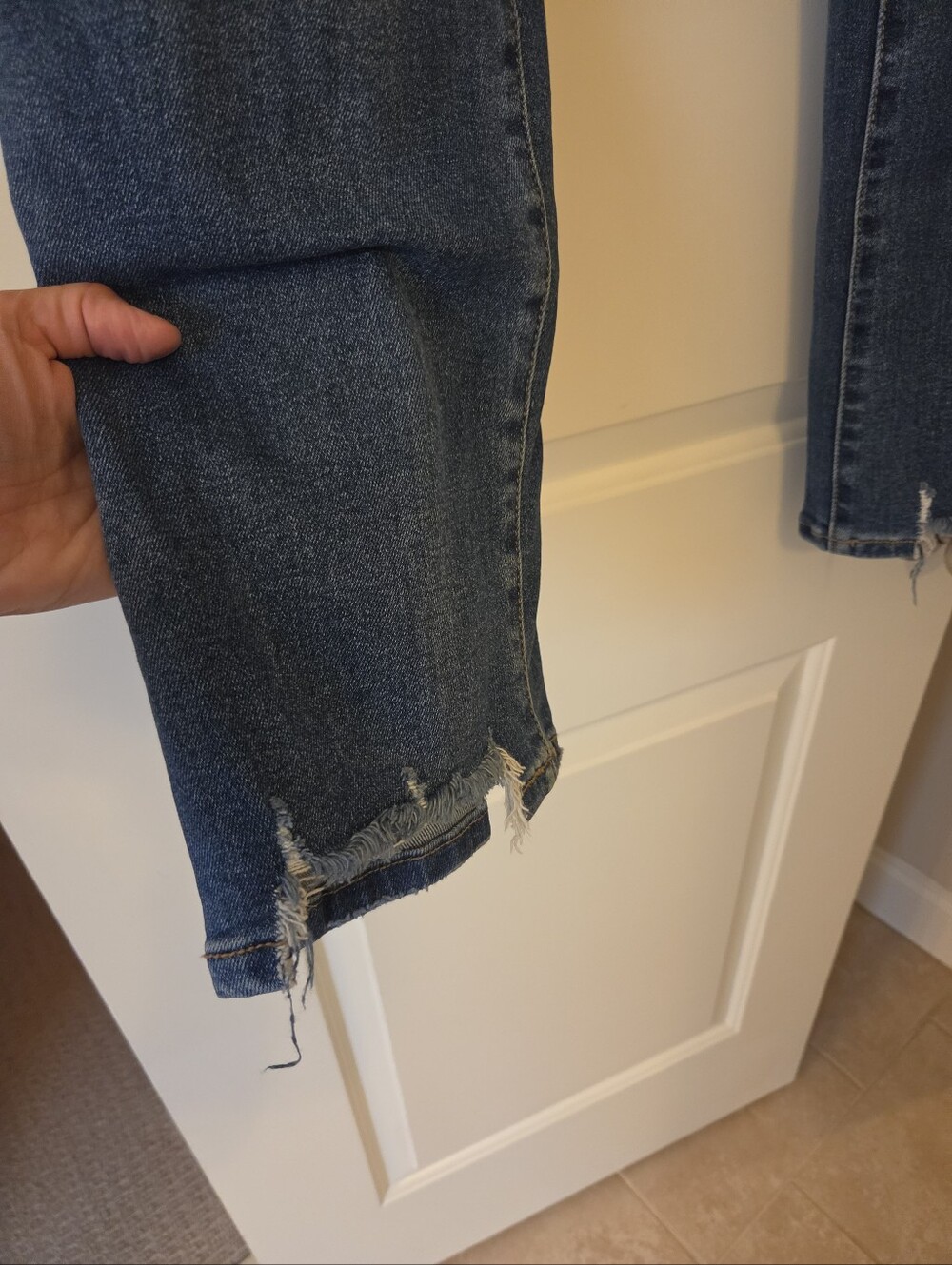 Social Threads Risen High Rise Step Hem Jeans 27 - Picture 2 of 4